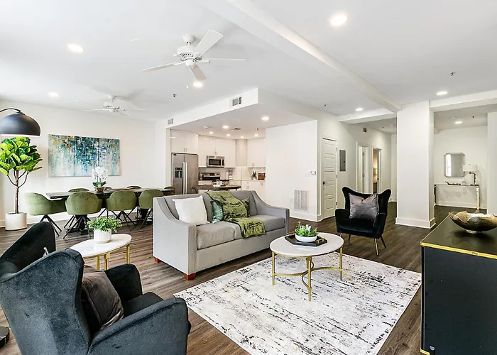 Spacious Luxury 4Br Condo Moments From French Quarter